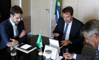 Eduardo busca recursos em Brasília