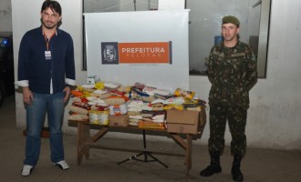 Exército doa alimentos para os abrigos institucionais