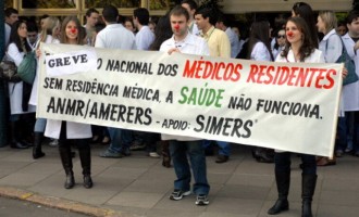 Médicos residentes gaúchos paralisam quinta-feira