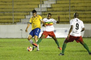 Samuel tem sequência de jogos no setor defensivo do Pelotas Foto: Alisson Assumpção/DM  
