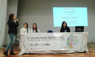 PÁTRIA EDUCADORA : Defesa do “PIBID” no Largo do Mercado