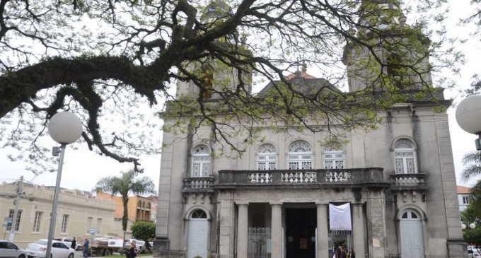 CATEDRAL METROPOLITANA : Diocese comemora aniversário de revitalização da Praça