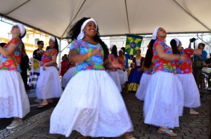 MANHÃ de sábado foi de arte, cultura, cor e alegria, com a união dos povos latinos