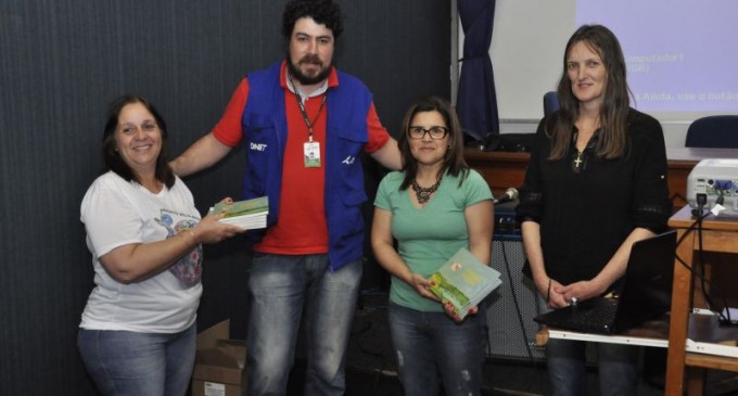 “NOSSOS BICHOS” :  Escolas municipais recebem livro