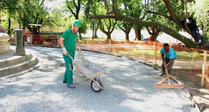 APÓS LONGA ESPERA, PRAÇA CIPRIANO BARCELLOS COMEÇA A SER REQUALIFICADA