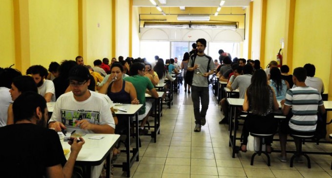 UFPEL :  Estudantes precisam do número de matrícula para comer nos RUs