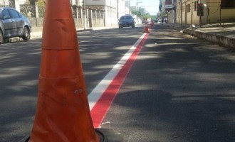 CICLOFAIXA DA RUA FÉLIX DA CUNHA COMEÇA A SER IMPLANTADA