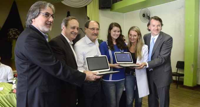 EDUCAÇÃO : Sartori entrega netbooks para 37 escolas estaduais