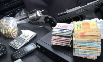 COMBATE AO CRIME : Traficante é preso com armas, munição, droga e R$ 15 mil