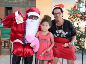 Papai Noel negro na programação que oferecerá brinquedos e almoço