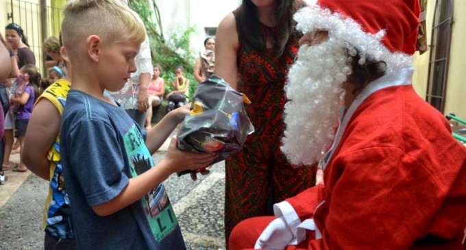 NATAL : Saúde arrecada presentes