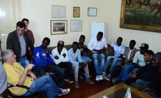 Imigrantes senegaleses pedem ajuda da Câmara