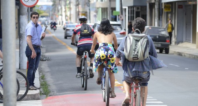 Maioria dos brasileiros quer menos espaço para carro particular nas ruas