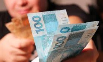 Orçamento prevê salário mínimo de R$ 945,80 no próximo ano