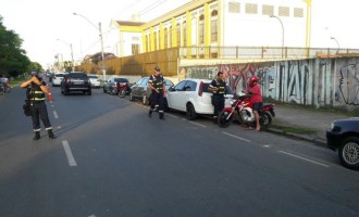 TRÂNSITO : Blitz conjunta entre GM e agentes identifica 29 infrações