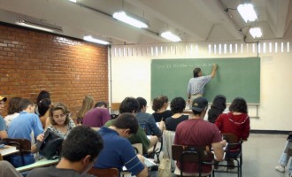 PROFESSORES : Proposta de adiamento do piso para agosto