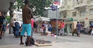 Dentro dos próximos, equipes da GM e da SGCMU estarão atuando no Calçadão e recolhendo produtos sem procedência. 