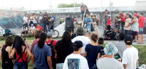 Divulgação do curso teve programação com música, livros, skate e artes marciais no bairro Arco-Íris