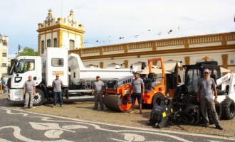 OBRAS : Secretaria recebe três máquinas