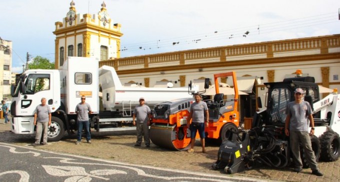 OBRAS : Secretaria recebe três máquinas