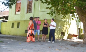 ESCOLA FÉLIX DA CUNHA : Deputado conhece carências do educandário