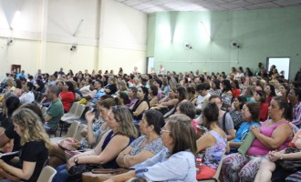 Municipários entregam reivindicações ao prefeito