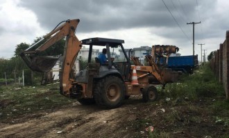 Mutirão retira 48 cargas de lixo no bairro Navegantes