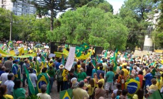 Protestos marcam o domingo no Brasil