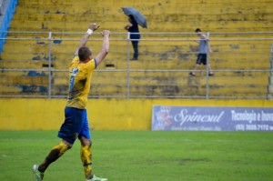 Marques marca o terceiro gol do Pelotas na primeira vitória de Winck Foto: Luís Gustavo Amaral/Assessoria ECP 