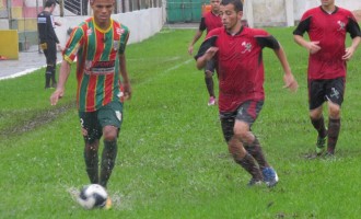 Retomada da liderança : Farroupilha faz 2 a 0 no Sapucaiense, brilhando barro e poças d’água