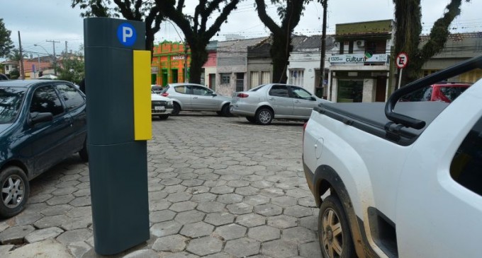 AV. BENTO GONÇALVES : Começa a instalação de parquímetros