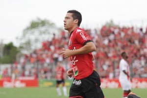 Ramón fecha em diagonal e recebe passe magistral de Diogo Oliveira para marcar gol da vitória: classificação sofrida Foto: Jonathan Silva/Assessoria GEB  