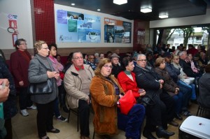 CENTENAS de pessoas que utilizam transporte coletivo foram à loja do Consórcio no primeiro dia