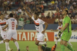 Felipe Garcia é o artilheiro do Brasil com 4 gols