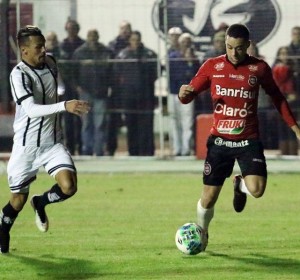 Ramón dispara para fazer segundo gol Foto: Jonathan Silva/Assessoria GEB  
