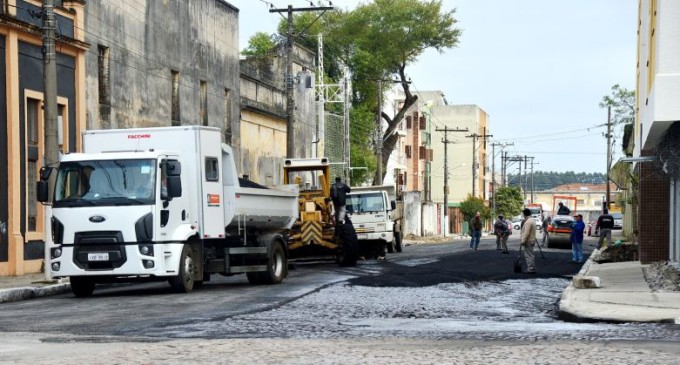 ASFALTO : Mais duas ruas pavimentadas