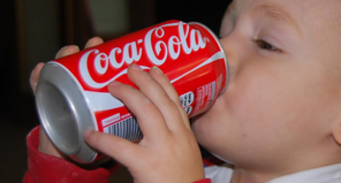 Coca, Pepsi e Ambev param de vender refrigerante a escola com menores de 12 anos