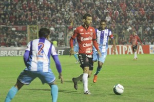 Brasil, com a criatividade de Diogo Oliveira, tenta manter 100% dentro do Bento Freitas na Série B Foto: Carlos Insaurriaga/Assessoria GEB 