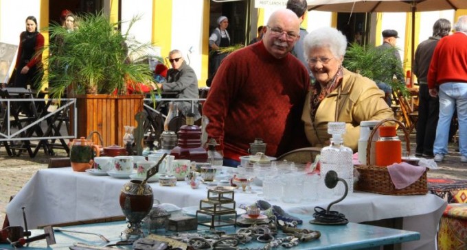 Mercado das Pulgas comemora dois anos