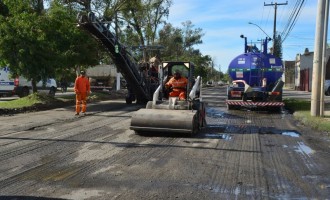 DUQUE DE CAXIAS : Asfalto antigo está sendo removido