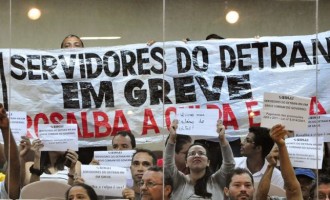 DETRAN : Servidores em greve negociam com Governo