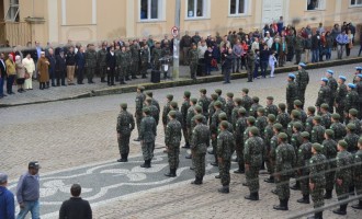 HAITI : Soldados regressam e recebem honras militares