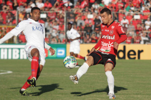 Diogo Oliveira destaca a experiência do Paraná em competições nacionais: jogo abre disputa do segundo turno