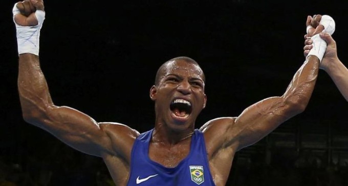 É CAMPEÃO! Robson faz história no boxe