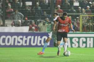 RAMON marcou o seu gol na vitória rubro-negra sobre o adversário catarinense FOTO:  Carlos Insaurriaga/Especial DM 