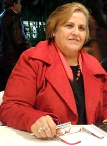 Olga Pereira autografa na Vanguarda