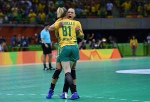Brasil comemora quarta vitória no torneio de handebol feminino