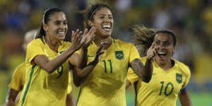 Beatriz, Cristiane e Marta: show da seleção do Brasil e classificação antecipada