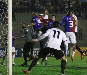 Felipe Garcia marca de cabeça e Brasil vence Paraná: três vitórias seguidas Foto: Jonathan Silva/Assessoria GEB  