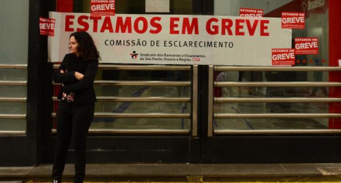 Sem nova proposta da Fenaban, bancários decidem manter greve